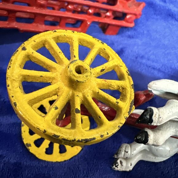 Vintage Cast Iron Horse Drawn Fire Truck Engine Wagon & 2 Horses Toy Two Pieces - Picture 4 of 16